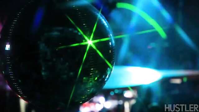 Негр попробовал пухлую пизду немного толстой телочки