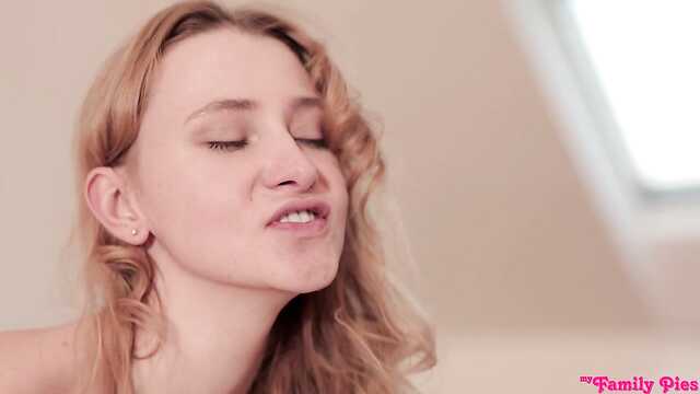 Стройняшка: Куннилингус и мокрая пизда.