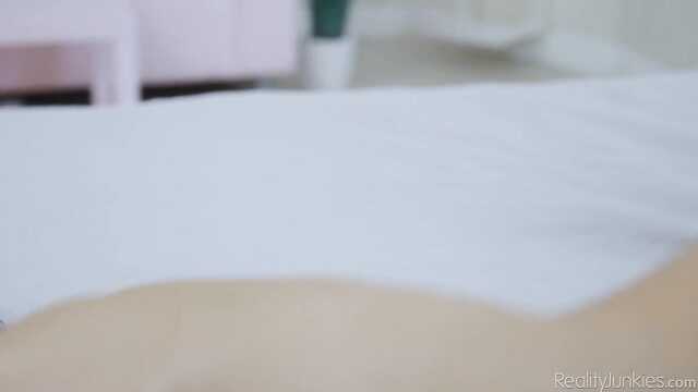 Ładna żona rogacza znowu pieprzy się z innym