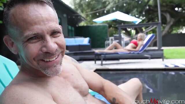 Facet miał szczęście uprawiać seks z kobietą przy publicznym basenie