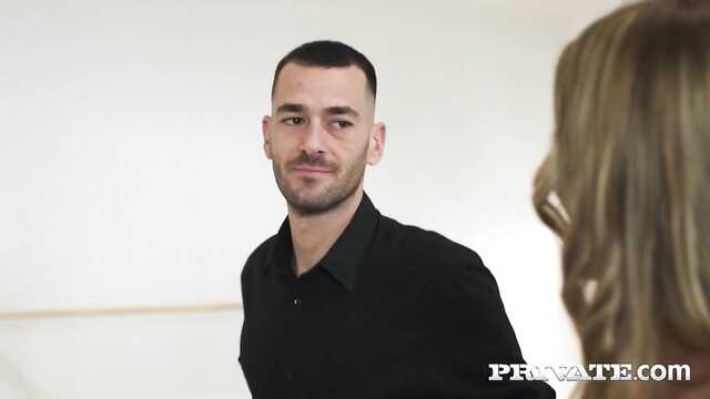 Жоғары биші с раздолбанной пиздой ебется іш киім