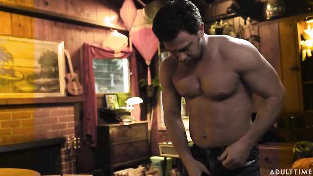 Жігіт қол жеткізді пизды сексапильной қызды жасағаннан кейін куни трахнул оның