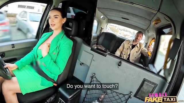 Taksówkarz nimfomanka usiadła na twarzy pasażera