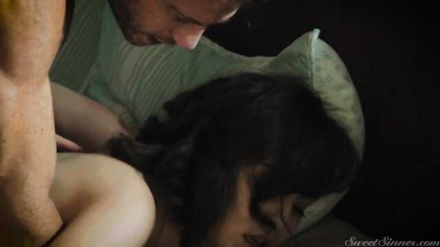 Дымқыл милашка трахается әріптесімен жұмыс