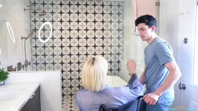 The MILF hit her leg and now everyone has to fuck her