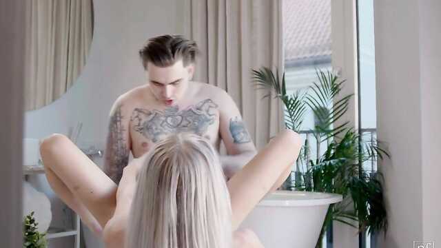 Задача: Выебать Пацана в Ванной