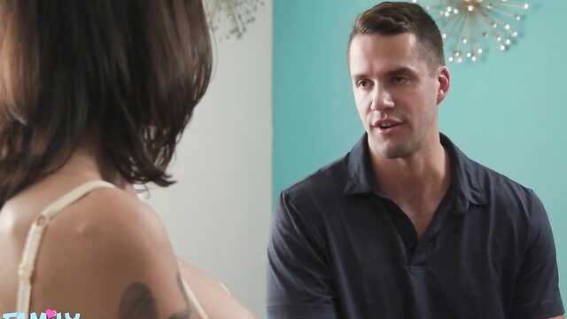 Dużym nocniku dokładnie wyczyścił dziurę dojrzałej