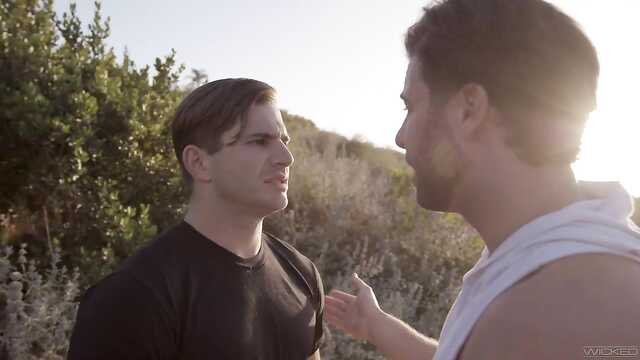 Zamężna Latynoska z silikonowymi udojami dała przyjacielowi