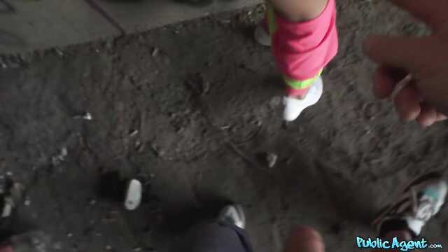 Ich habe meinen Lauf abgebrochen, um für Geld zu ficken