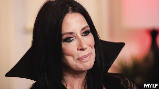 Experimentado vampiro MILF complacido piloto de un joven libertino