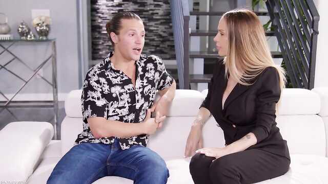 Риэлторша жоспарды орындау үшін клиентке отырды