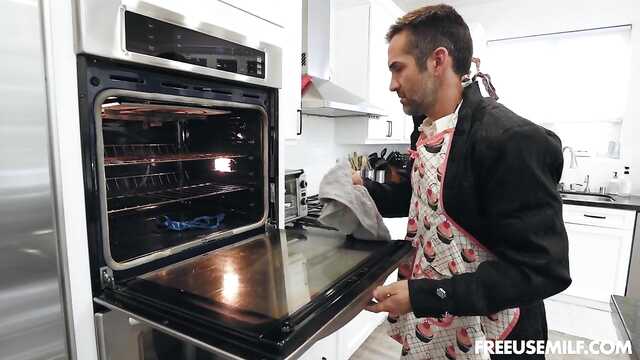 Класні вампірки каламутять оргію з графом Дракулою