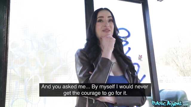 Баба пробует член парня на камеру.