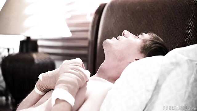 Milf hat ihren Stiefsohn mit ihrer Fotze geheilt