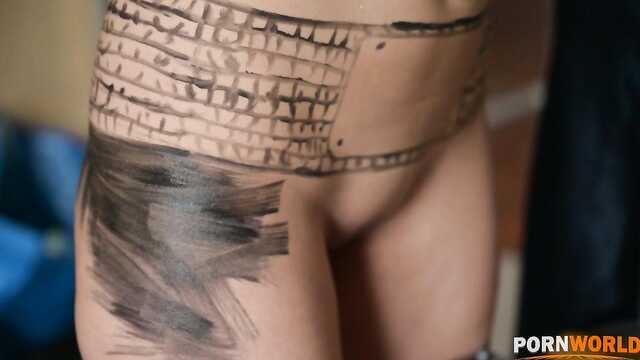 Czarny kutas trenera dobrze wchodzi w kobietę z ciałem