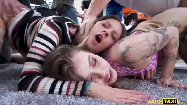 Gorąca seks orgia z młodymi prostytutkami