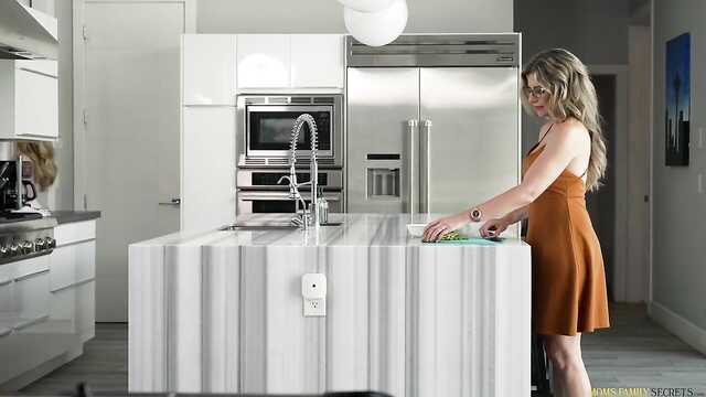 Милфа пробует групповую страсть.