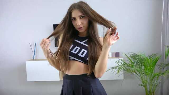 Gorąca i nienasycona dupa cheerleaderki wchodzi w grę