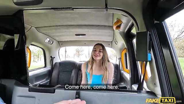 Анусное наслаждение в такси