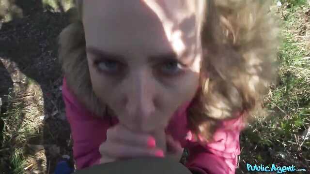 Відсмоктала пікаперу за гроші прямо на вулиці