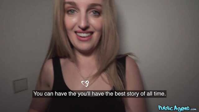 Blonde assis sur une grosse bite pour de l'argent