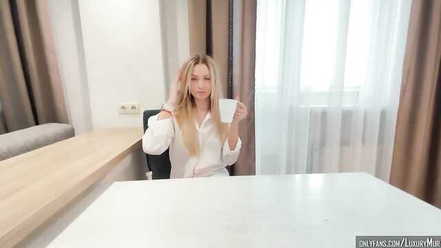 Пробуй взбодриться утром с ебарем!