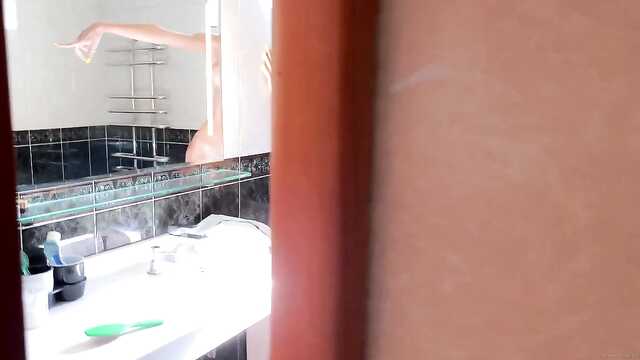 Sah, wie blond sie wichst und sie gefickt hat