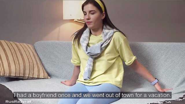 Irka nie męczy się pieścić swoją gładką cipkę