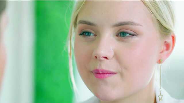 Остановите время: Милый минет от блондинки.