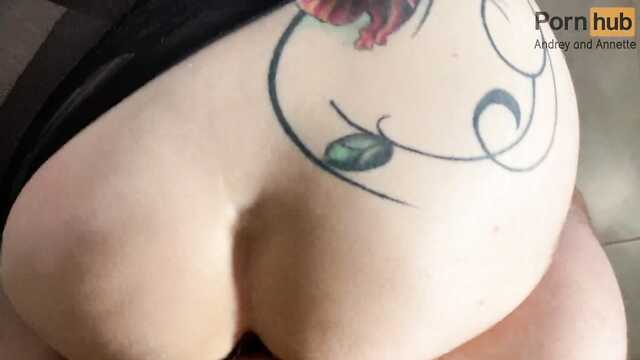 Аппетитная зрелая любовница отца отдается пьяной