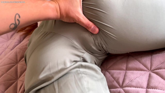 Wstydliwa Laska liże słodkiemu przyjacielowi owłosioną dupę