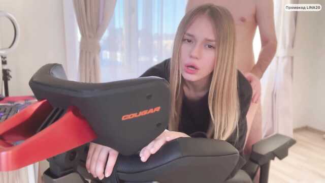 Niespodzianka w postaci penisa do zejścia do ust