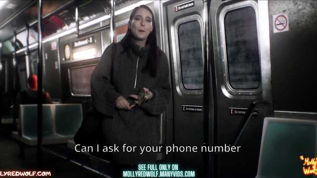 Linda garota da cidade chupou a pila no trem do metrô