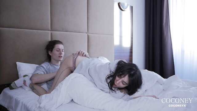 Плоскогрудая сучка всегда готова к пореву