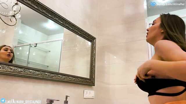 Очкастая не забыла помыться перед проебом