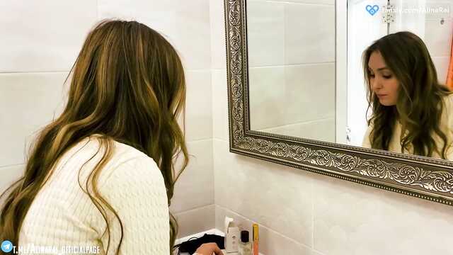 Очкастая не забыла помыться перед проебом