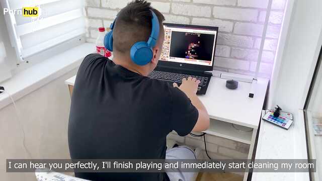 Mamaka got stuck in the couch on purpose so that her stepson would kick