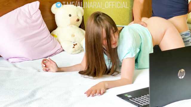 Подсматривание за мастурбацией мамаши закончилось сексом