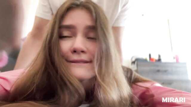 Уже на первой встрече телка отправилась к парню на секс