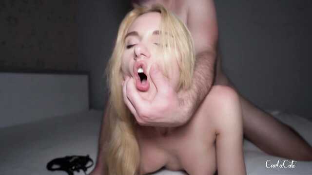 Kontretno dmuchnął seksowną blondynkę i nakarmił spermą