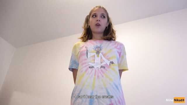 Муж на час выебал вертлявую молодую клиентку