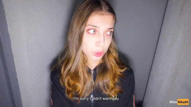 Анам үйде, сондықтан мен кіреберісте секс ұйымдастыруға тура келді