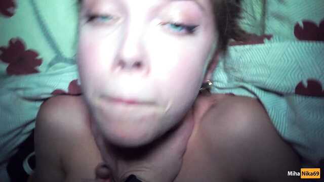 Выебали үшін диванның астында тұрып қалды