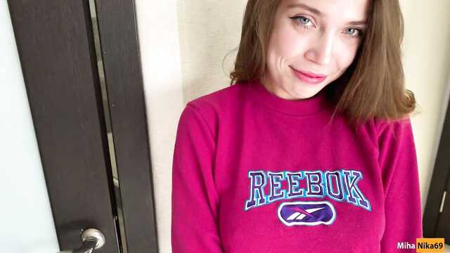 Попросила грубо трахнуть ее в ароматную пизду