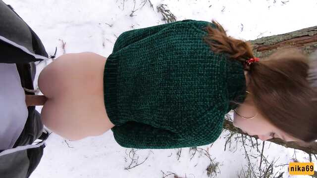 W zimowym parku pieprzyć przyjemność