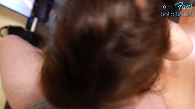 Spuści na twarz i w usta starannej kowbojki