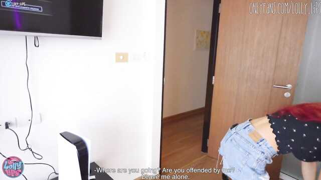 Relaksuje się z dziewczyną z jędrnymi cyckami