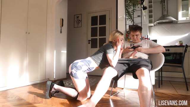 Hesita de um orgasmo, pulando em um membro