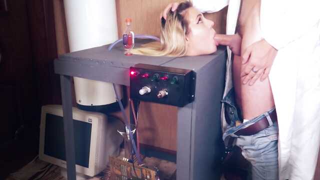 Безумный ученый создал себе сосущую голову