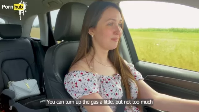 Өгей баладан көлік жүргізу сабақтары өгей шешесі үшін жыныстық қатынаспен аяқталды